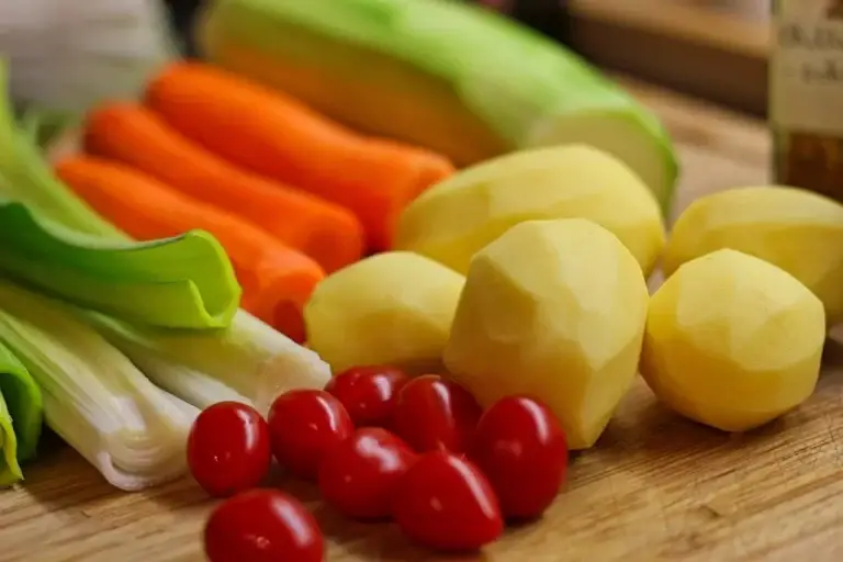 Vários legumes crus.